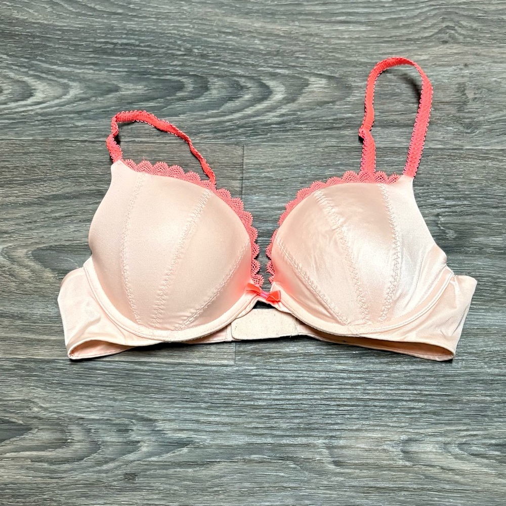 Victoria's Secret Peach Lace Accent Bra With Bow